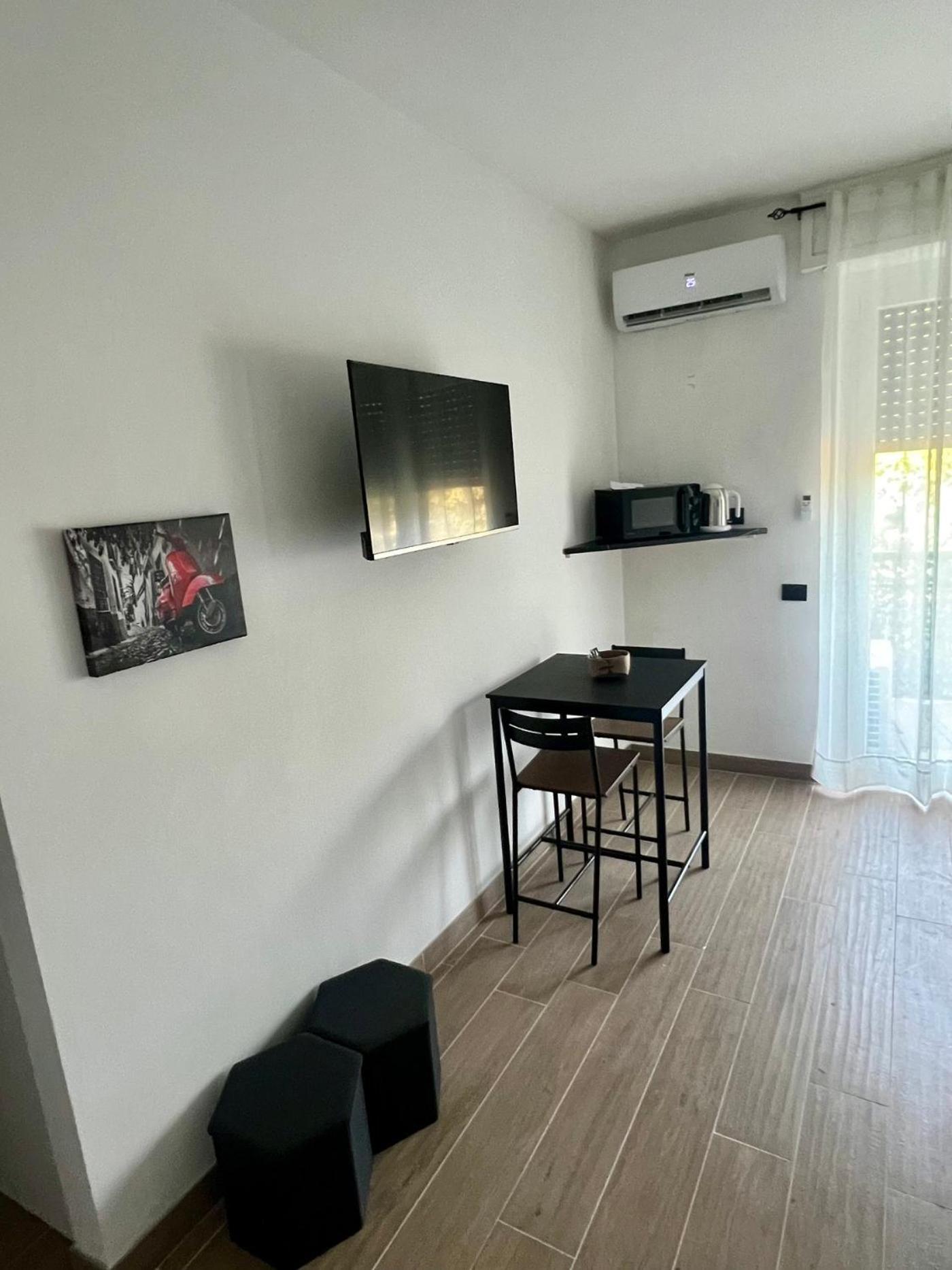 דירות מילאנו Moderno Ed Elegante Loft Con Balcone מראה חיצוני תמונה